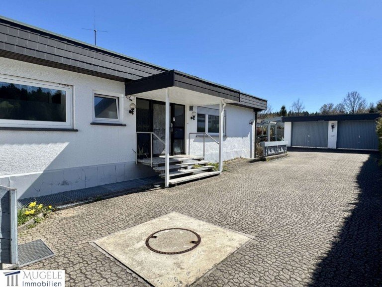 Au�enansicht Sch�mberg Einfamilienhaus Wohnen mit Weitblick - gro�z�giges Ein-/Zweifamilienhaus in Toplage von Sch�mberg