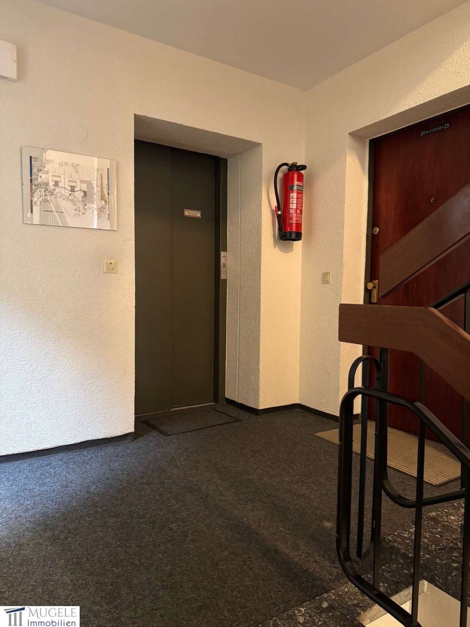 Treppenhaus inkl. Aufzug Etagenwohnung Weil der Stadt