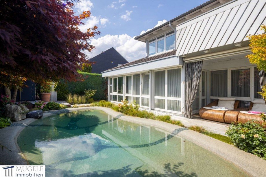 R�ckansicht mit Pool Einfamilienhaus Nufringen