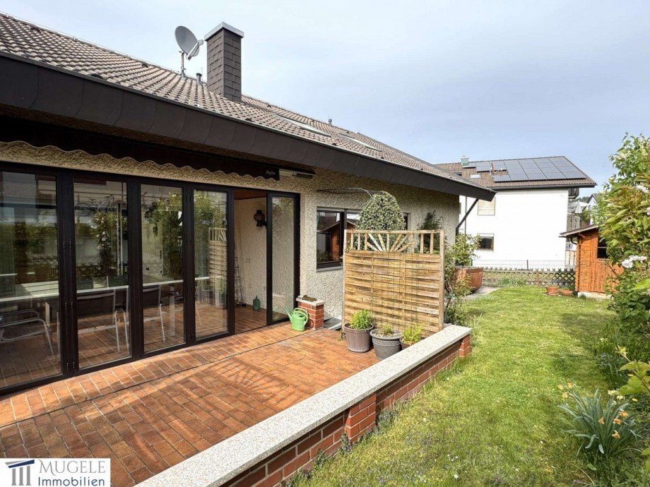 Hausansicht/Terrasse/ Garten Einfamilienhaus G�rtringen