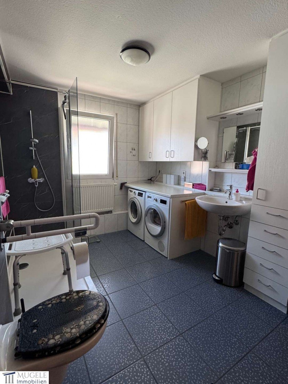 Badezimmer Etagenwohnung G�ufelden